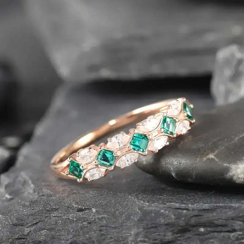 STUNNING Vintage Princess Cut Synthetic Zirconia Ring - Size 5