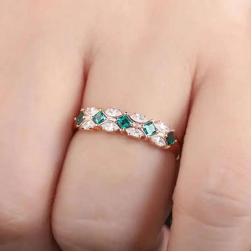 STUNNING Vintage Princess Cut Synthetic Zirconia Ring - Size 5