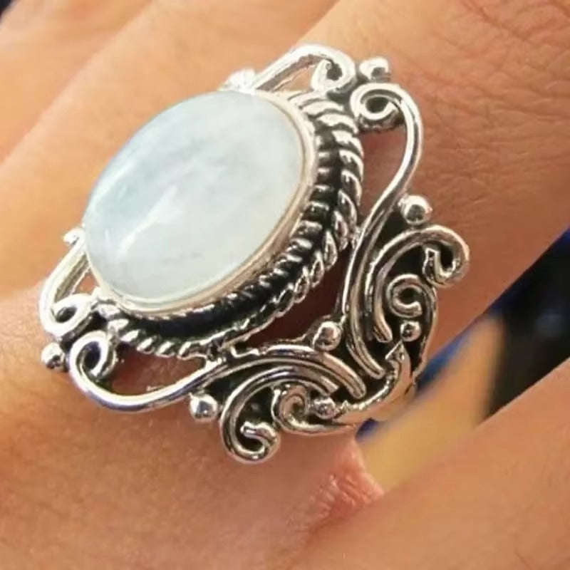 Gorgeous Vintage Ring with Oval Moonstone - Size M (6)