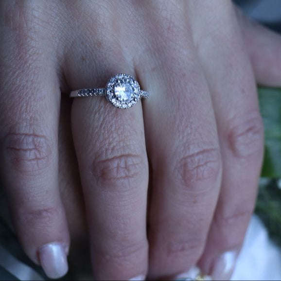 Elegant 1 Carat Cubic Zirconia Ring - Size 6 (M)