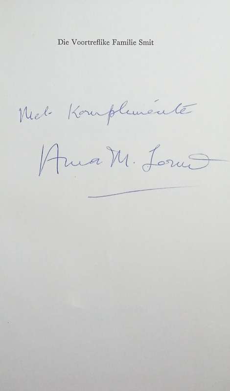 Die Voortreflike Familie Smit [Inscribed by the author] | Anna M. Louw
