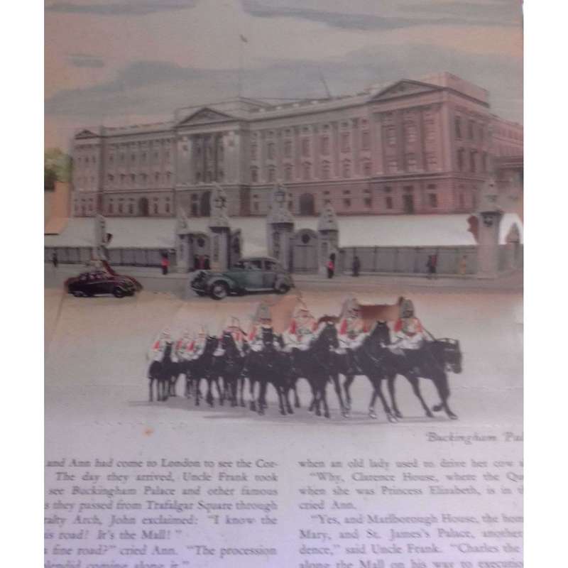 Long Live the Queen! The Coronation Book with Realistic Pop-Up Pictures