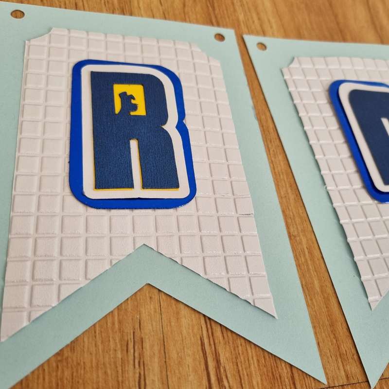 SECRET LIFE OF PETS LAYERED PAPER BUNTING BANNER