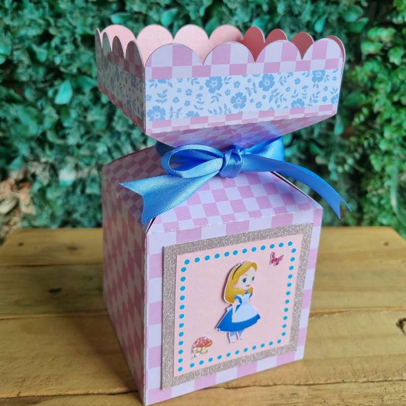 ALICE IN WONDERLAND SQUARE BOX PARTY PACKS BOX