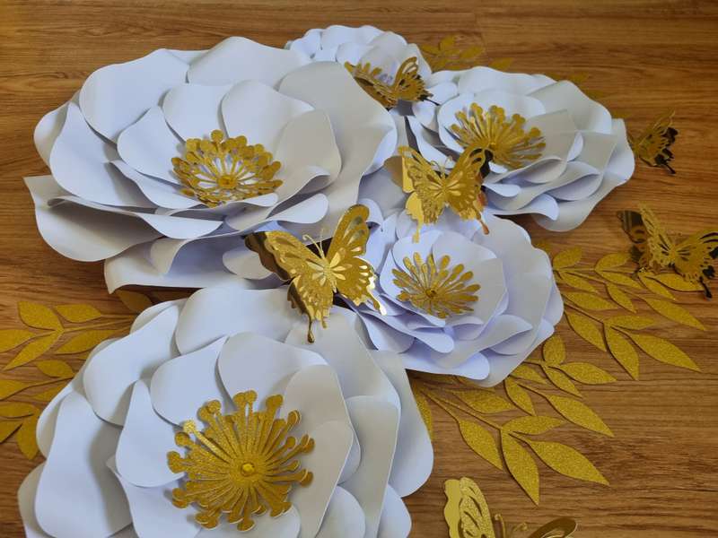 DO IT YOURSELF SET OF 5 PAPER FLOWERS WITH PAPER BUTTERFLIES AND LEAVES WHITE AND GOLD, Nursery p...