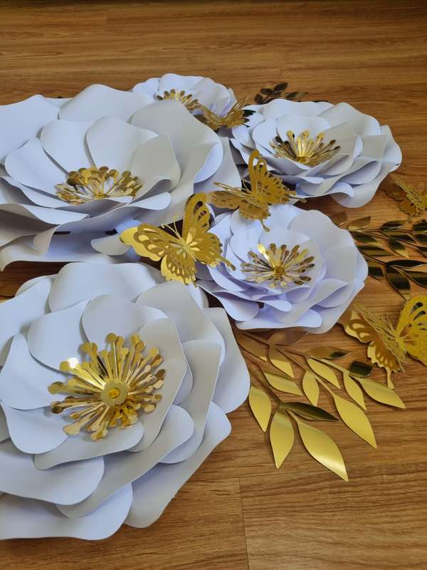 DO IT YOURSELF SET OF 5 PAPER FLOWERS WITH PAPER BUTTERFLIES AND LEAVES WHITE AND GOLD, Nursery p...