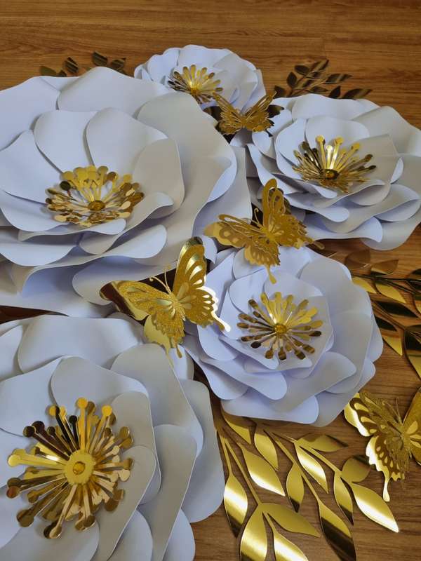 DO IT YOURSELF SET OF 5 PAPER FLOWERS WITH PAPER BUTTERFLIES AND LEAVES WHITE AND GOLD, Nursery p...