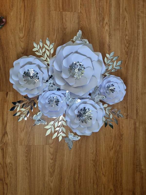 DO IT YOURSELF SET OF 5 PAPER FLOWERS WITH PAPER BUTTERFLIES AND LEAVES WHITE AND SILVER, Nursery...