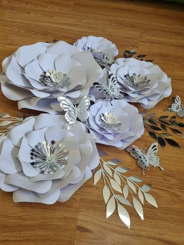 DO IT YOURSELF SET OF 5 PAPER FLOWERS WITH PAPER BUTTERFLIES AND LEAVES WHITE AND SILVER, Nursery...