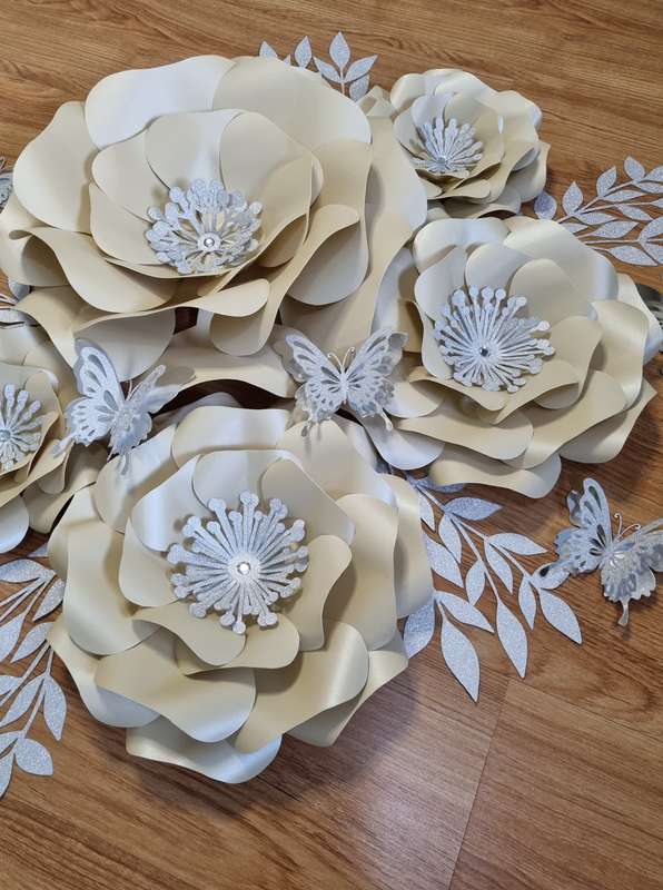 DO IT YOURSELF SET OF 5 PAPER FLOWERS WITH PAPER BUTTERFLIES AND LEAVES CREAM AND SILVER, Nursery...