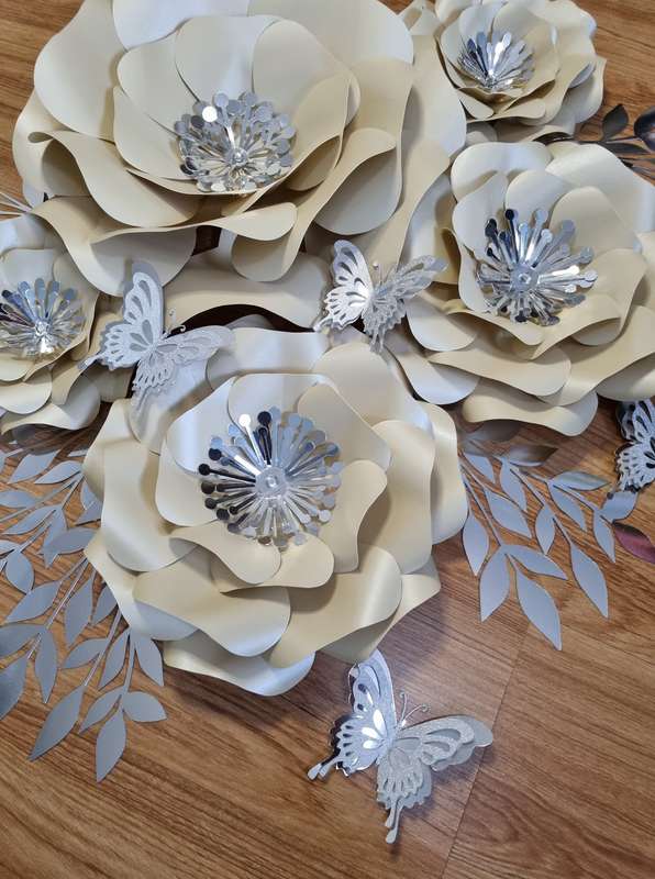 DO IT YOURSELF SET OF 5 PAPER FLOWERS WITH PAPER BUTTERFLIES AND LEAVES CREAM AND SILVER, Nursery...