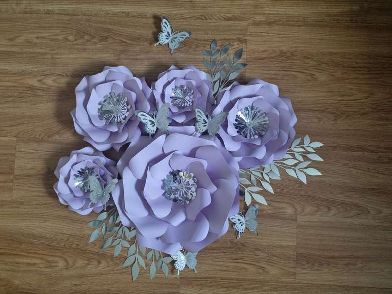 DO IT YOURSELF SET OF 5 PAPER FLOWERS WITH PAPER BUTTERFLIES AND LEAVES LILAC/PURPLE AND SILVER, ...