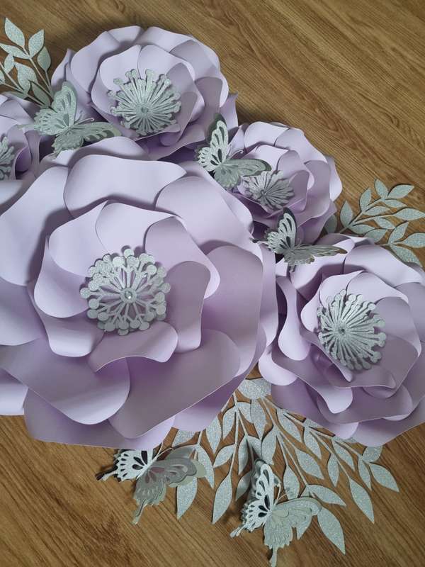 DO IT YOURSELF SET OF 5 PAPER FLOWERS WITH PAPER BUTTERFLIES AND LEAVES LILAC/PURPLE AND SILVER, ...