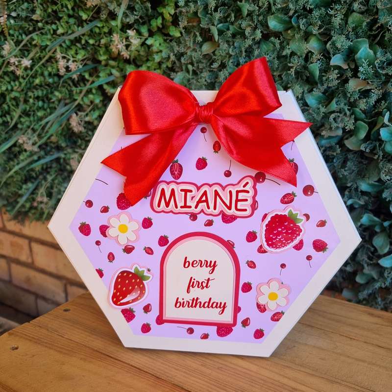 BERRY FIRST HEXAGONAL GIFT BOX PARTY PACK