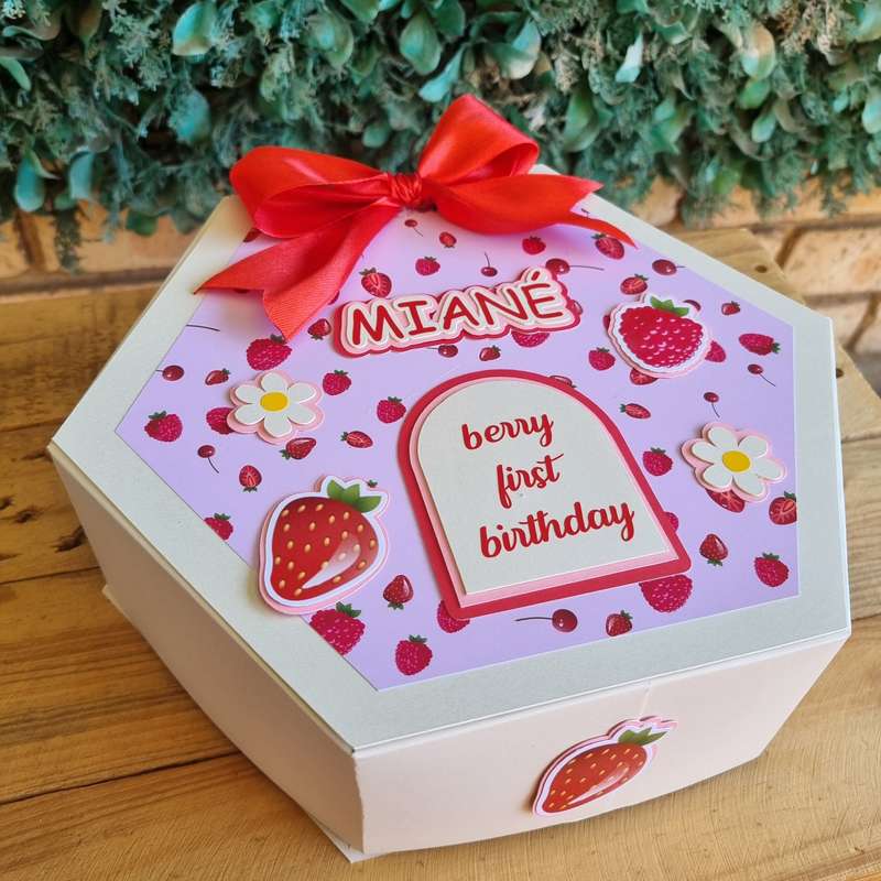 BERRY FIRST HEXAGONAL GIFT BOX PARTY PACK