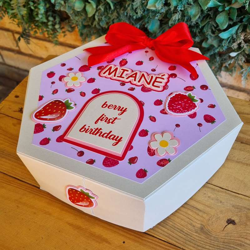BERRY FIRST HEXAGONAL GIFT BOX PARTY PACK