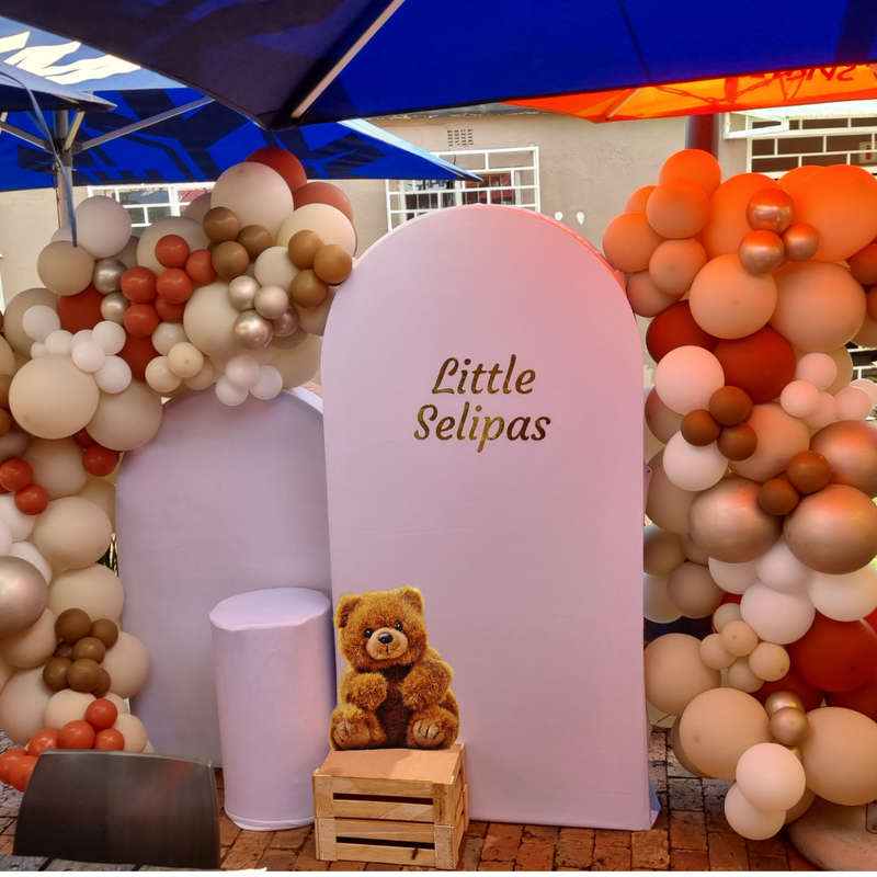 BROWN BEAR Double Chiara Backdrop with Organic Balloon Garland and Plinth