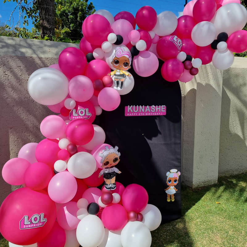 LOL SURPRISE CHIARA BACKDROP with balloon garland