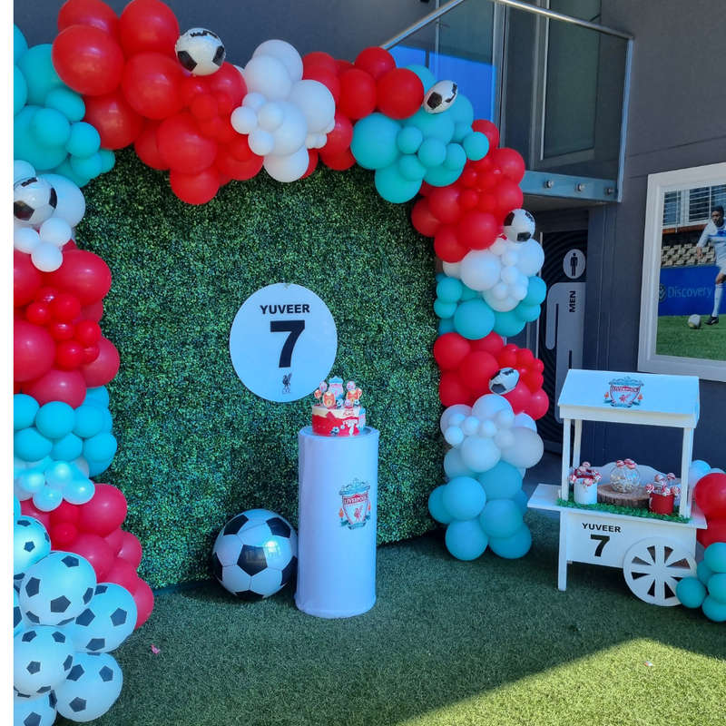 SOCCER EVENT DECOR Green Backdrop Balloon Garland and Plinth