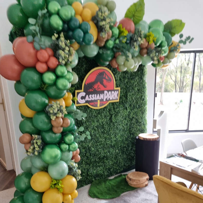 JURASSIC PARK JUNGLE  DINOSAUR EVENT DECOR Balloon Garland Green Backdrop and Plinth