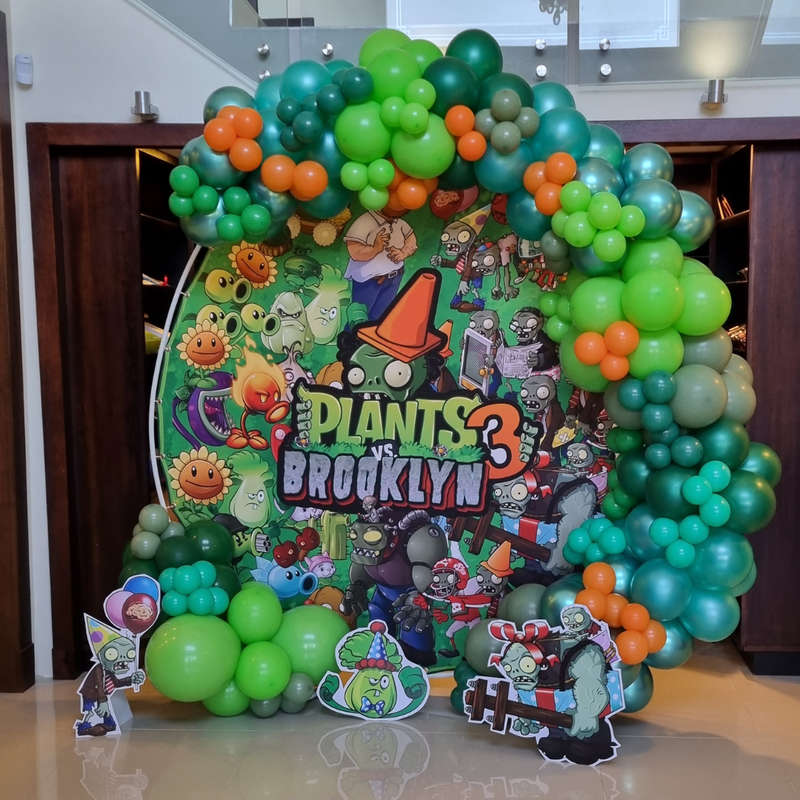 Plants VS Zombies  Round Backdrop Event Decor with Balloon Garland and Character Cutouts