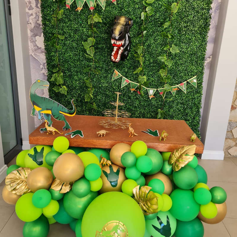 DINOSAUR JURASSIC PARK DECOR Faux Green Backdrop Balloon Garland Main Table Dino Head Breakout