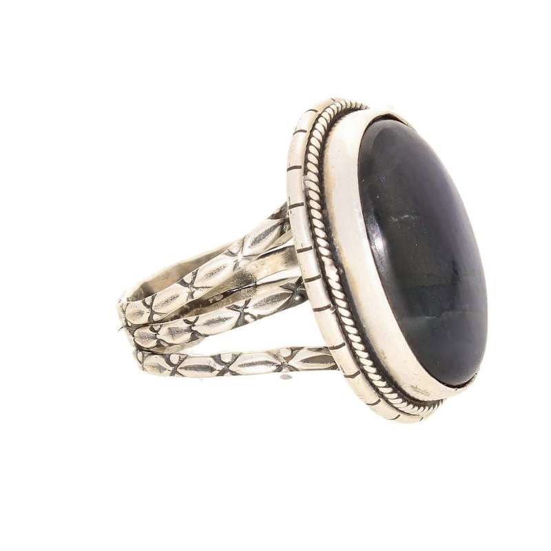 Labradorite Dreams: Handcrafted Sterling Silver Ring Set on Tri-Band Texture