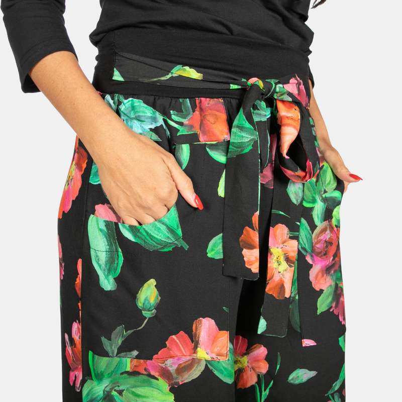 Woman's Floral Lakeside Pants