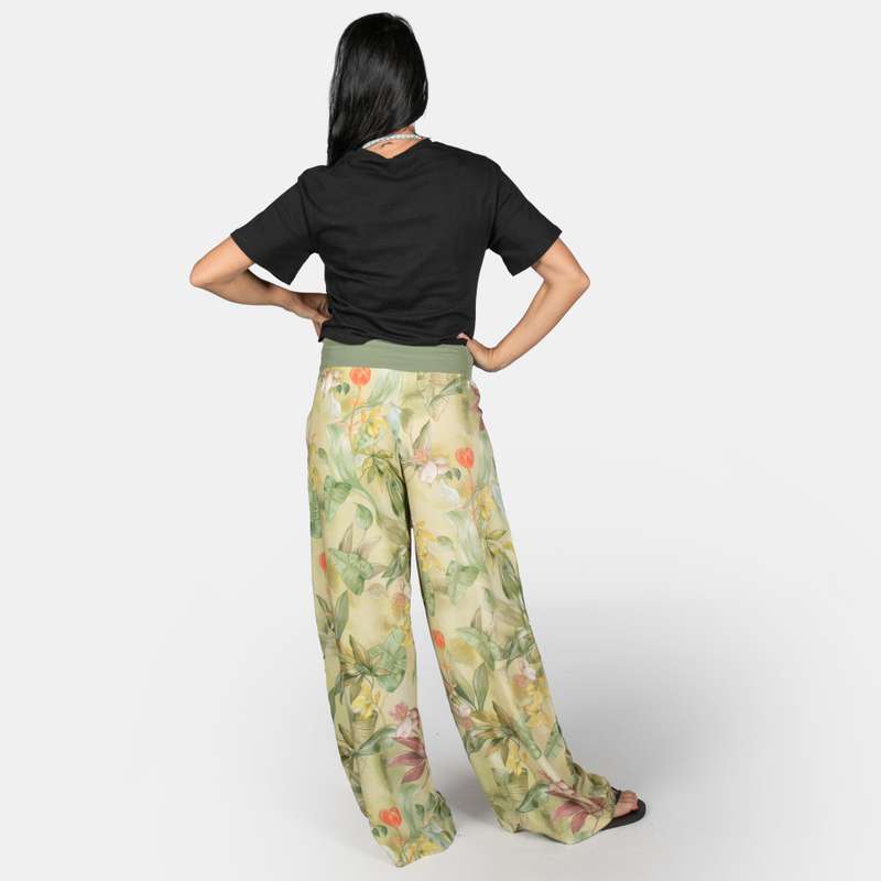 Woman's Floral Lakeside Pants