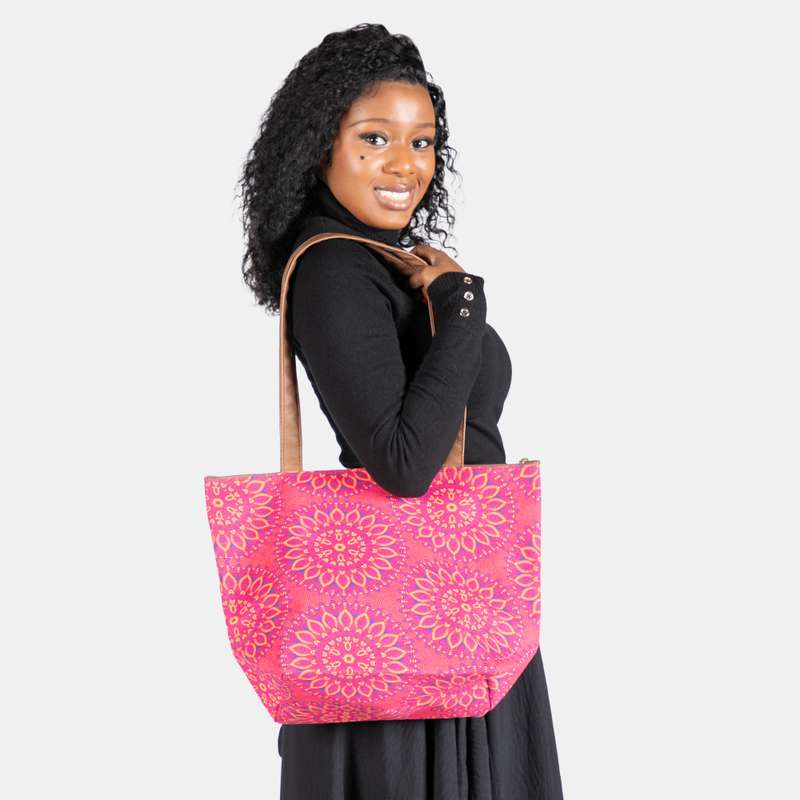 Shwe Shoulder Bag