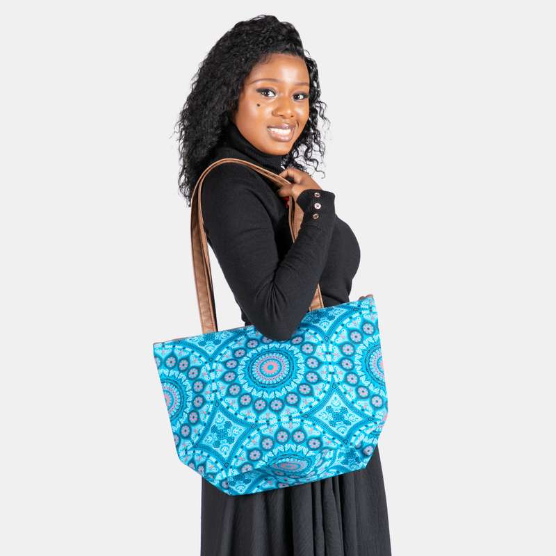Shwe Shoulder Bag