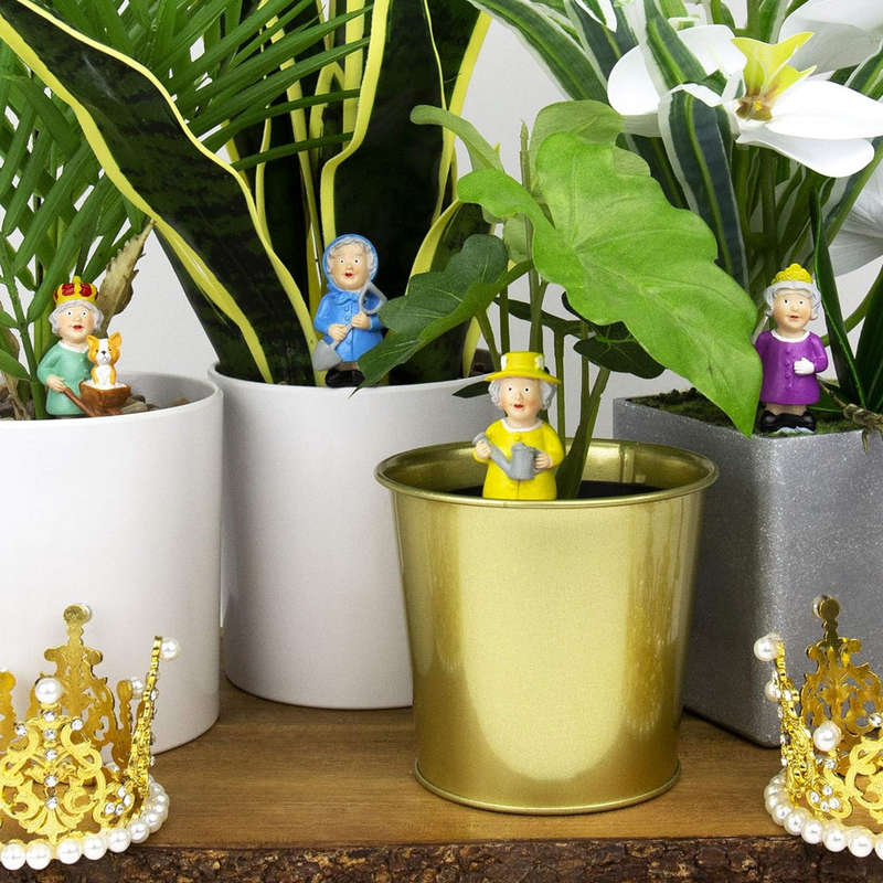 Mini Royal Family Plant Markers