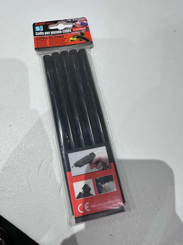 Black glue sticks to fit into large glue gun(5)