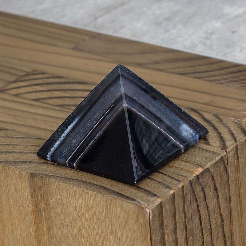 Agate Pyramid - Black & White