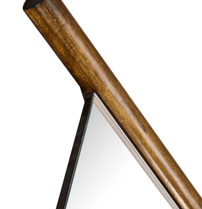 Layla Leaning - Mahogany