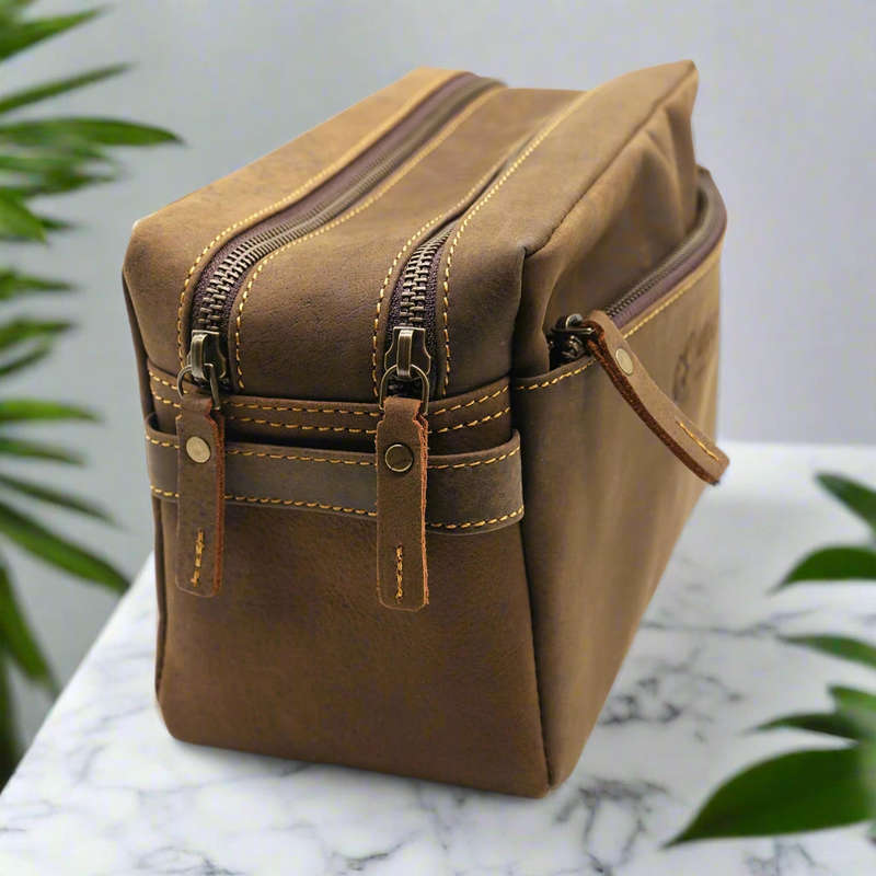 Double Zip LeatherToiletry Bag - Gift set