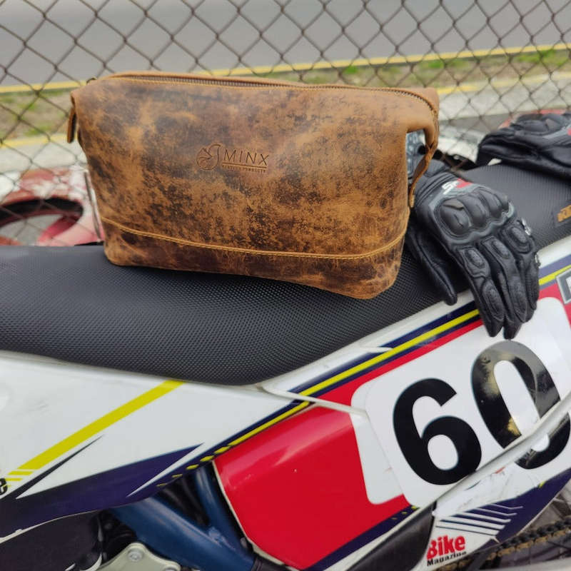Single Zip Leather Toiletry Bag - Gift set