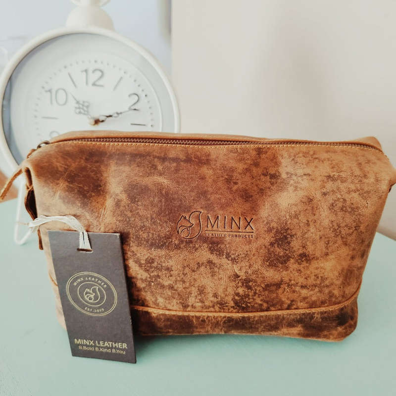 Single Zip Leather Toiletry Bag - Gift set