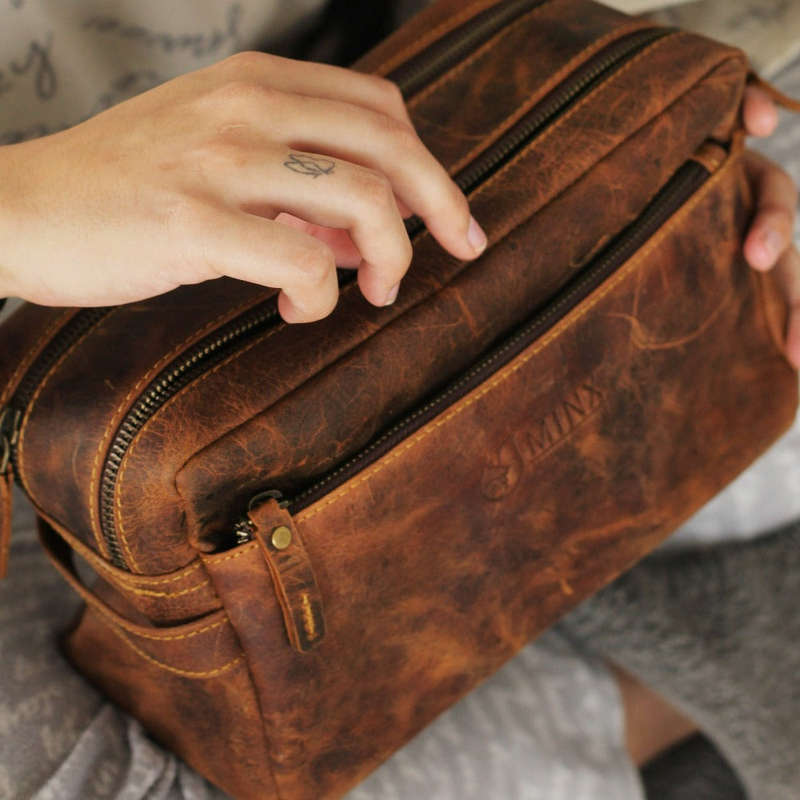 Double Zip LeatherToiletry Bag - Gift set