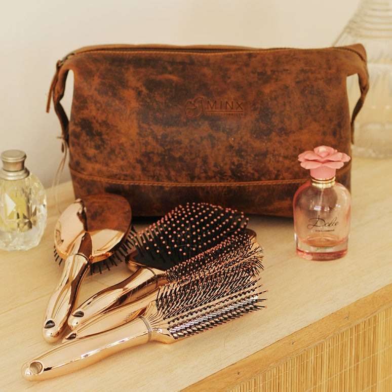 Single Zip Leather Toiletry Bag - Gift set