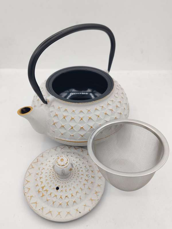 The Cildan Tea Merchant Cast Iron Teapots X Design 600ml