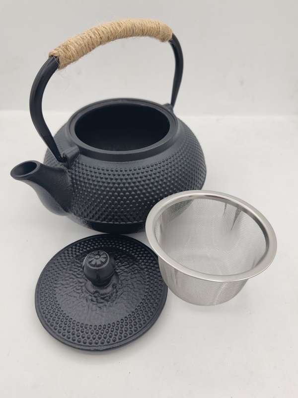 The Cildan Tea Merchant Cast Iron Teapot Black With Rope Handle 600ml