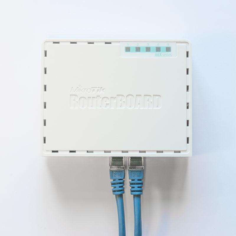 Mikrotik RB750GR3 Wired Router - Gigabit Ethernet Turquoise,White