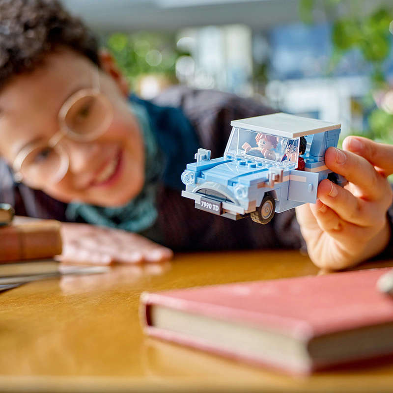 LEGO® 76424 Harry Potter - Flying Ford Anglia
