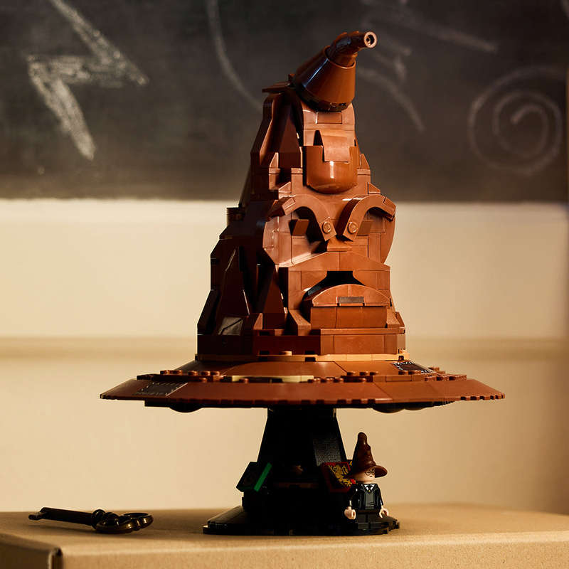 LEGO® 76429 Harry Potter - Talking Sorting Hat