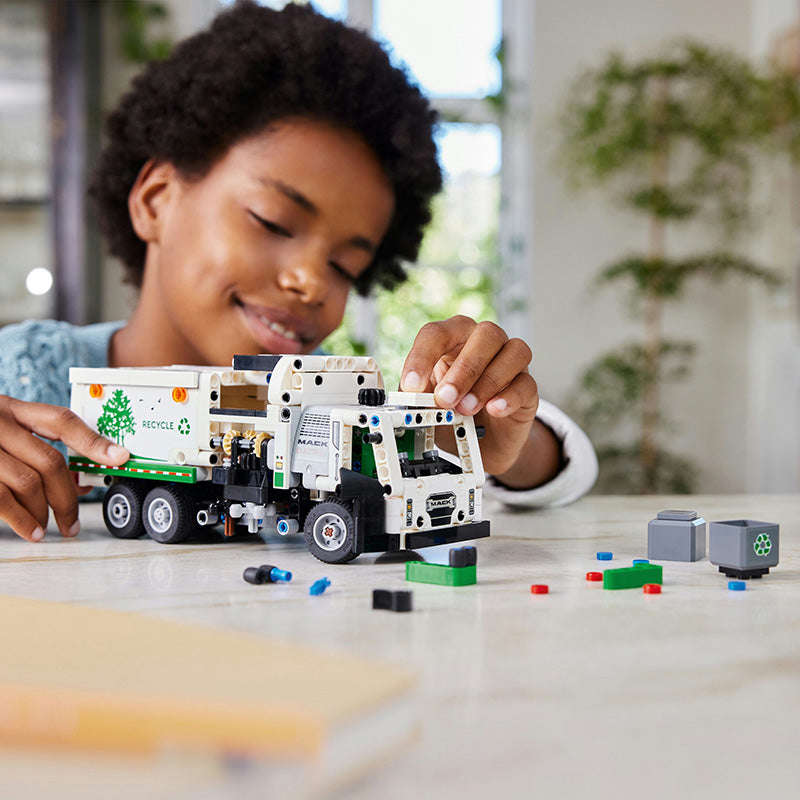 LEGO® 42167 Technic - Mack® Lr Electric Garbage Truck