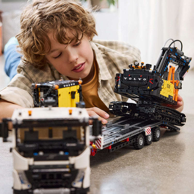 LEGO 42175 - Technic Volvo Fmx Truck & Ec230 Electric Excavat