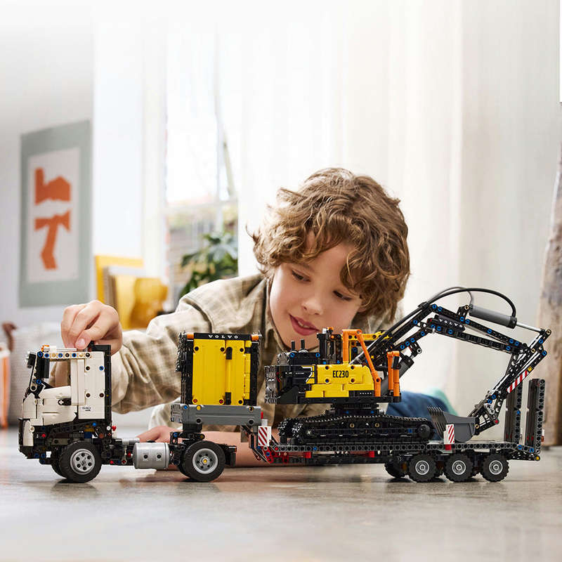 LEGO 42175 - Technic Volvo Fmx Truck & Ec230 Electric Excavat