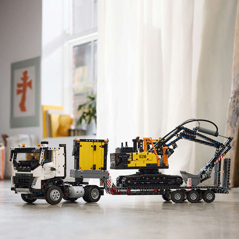 LEGO 42175 - Technic Volvo Fmx Truck & Ec230 Electric Excavat