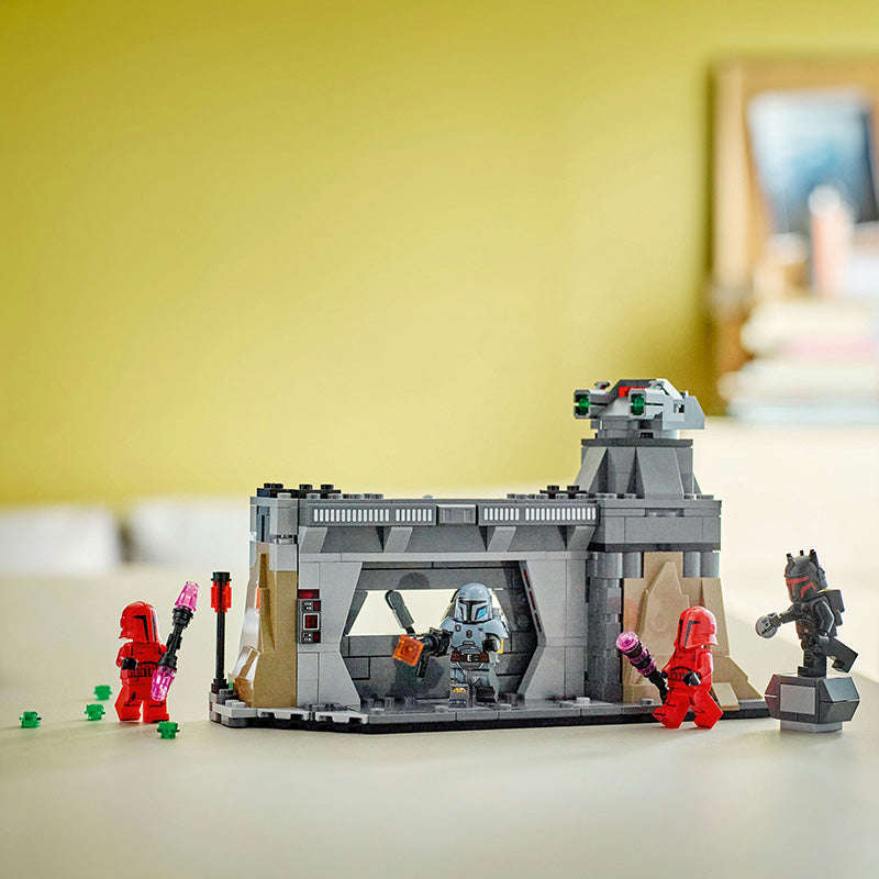 LEGO® 75386 - Star Wars Paz Vizsla And Moff Gideon Battle